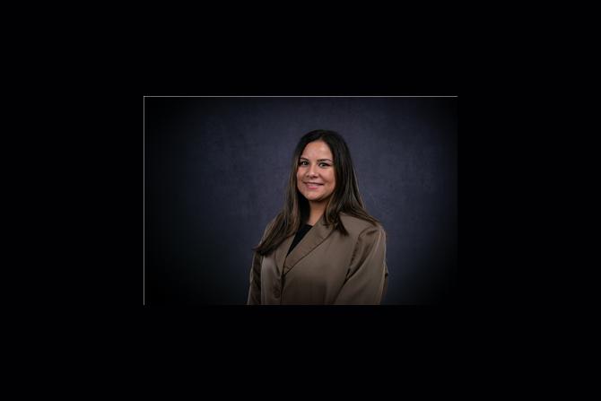 Portrait photo of a woman